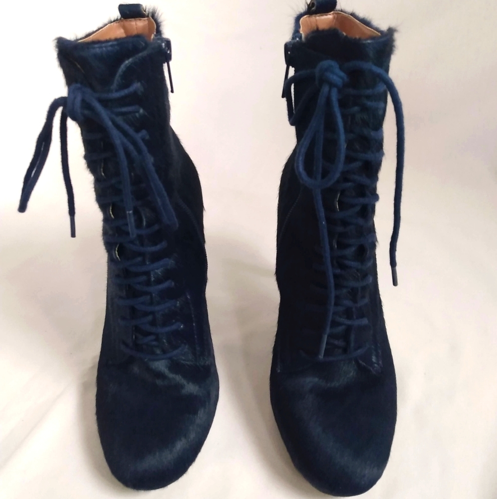 Renvy, Lace Up Booties